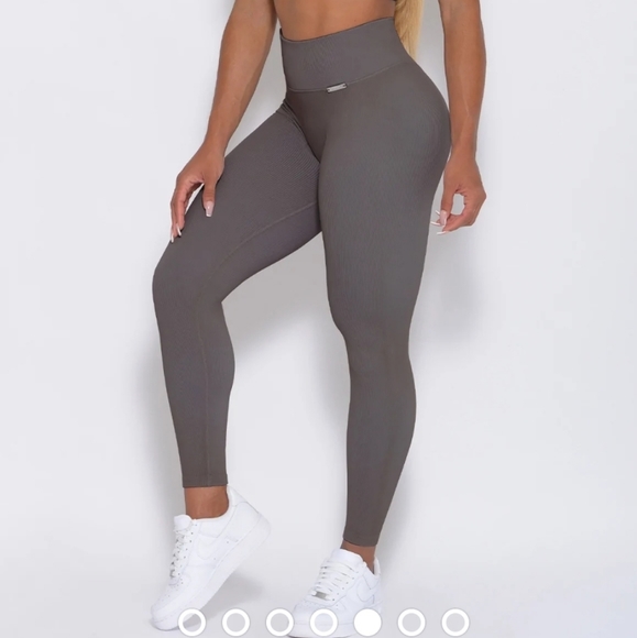 🚫SOLD🚫✨️BOMBSHELL INSPIRED SEAMLESS LEGGINGS SZ. SMALL✨️ - Picture 5 of 12